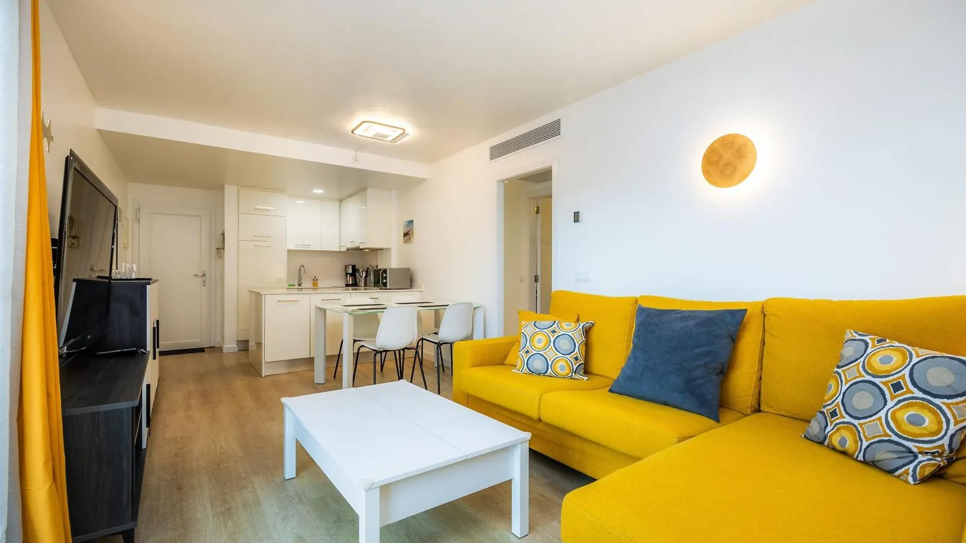 Apartamento Olga كالا مييور 0*,